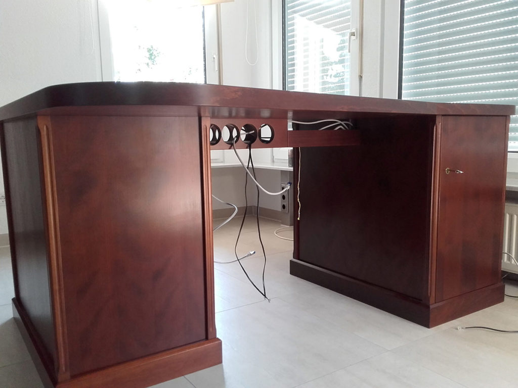 Schreibtisch